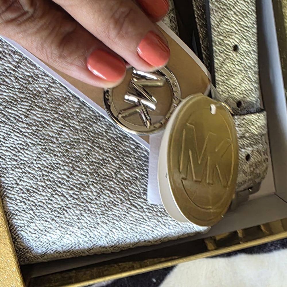 Michael Kors Silver Waistbag. - Picture 3 of 5